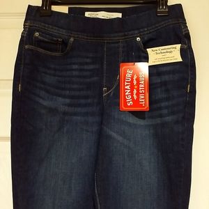 Levi Strauss Signature-Shaping Pull-On Super Skinny Denim Jean's. NWT